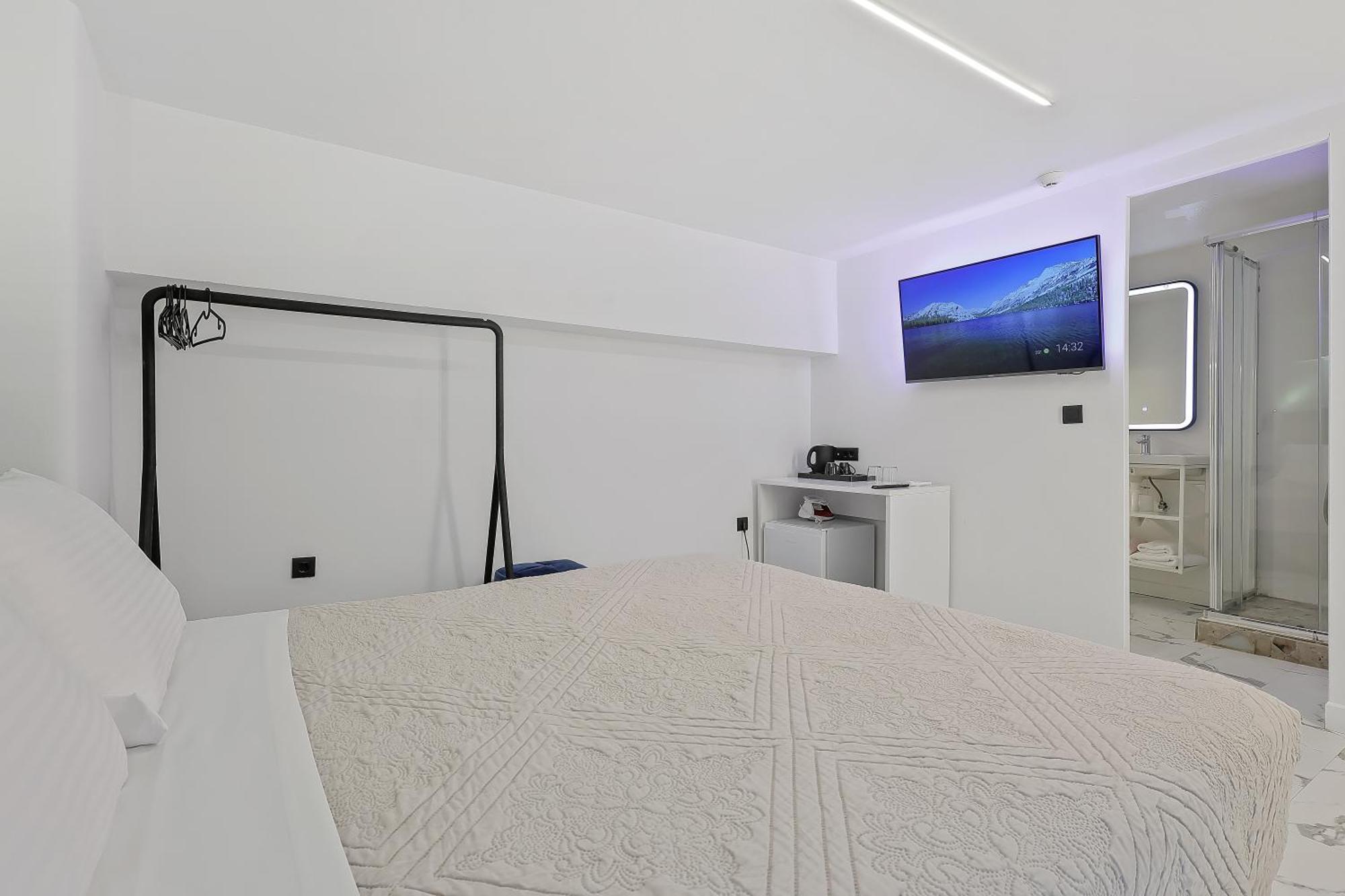Your Cube Place At Ermou - Plaka Атина Екстериор снимка